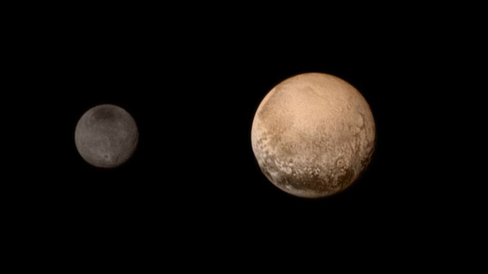 La luna Caronte, la mayor del planeta enano Plutón. Fuente: NASA