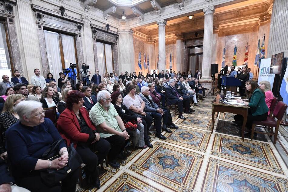 Anuncio en el Congreso. Foto: prensa senado.