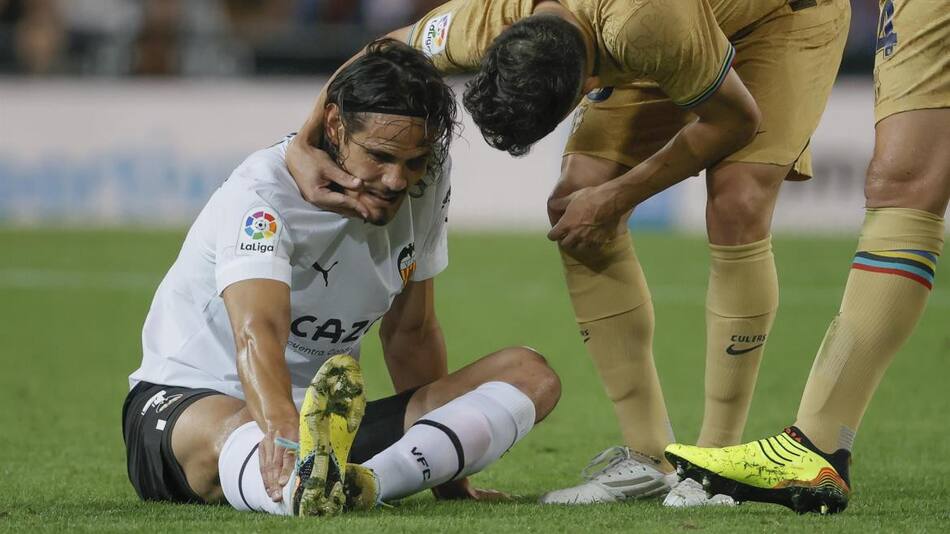 Edinson Cavani; lesión vs. Barcelona. Foto: EFE.